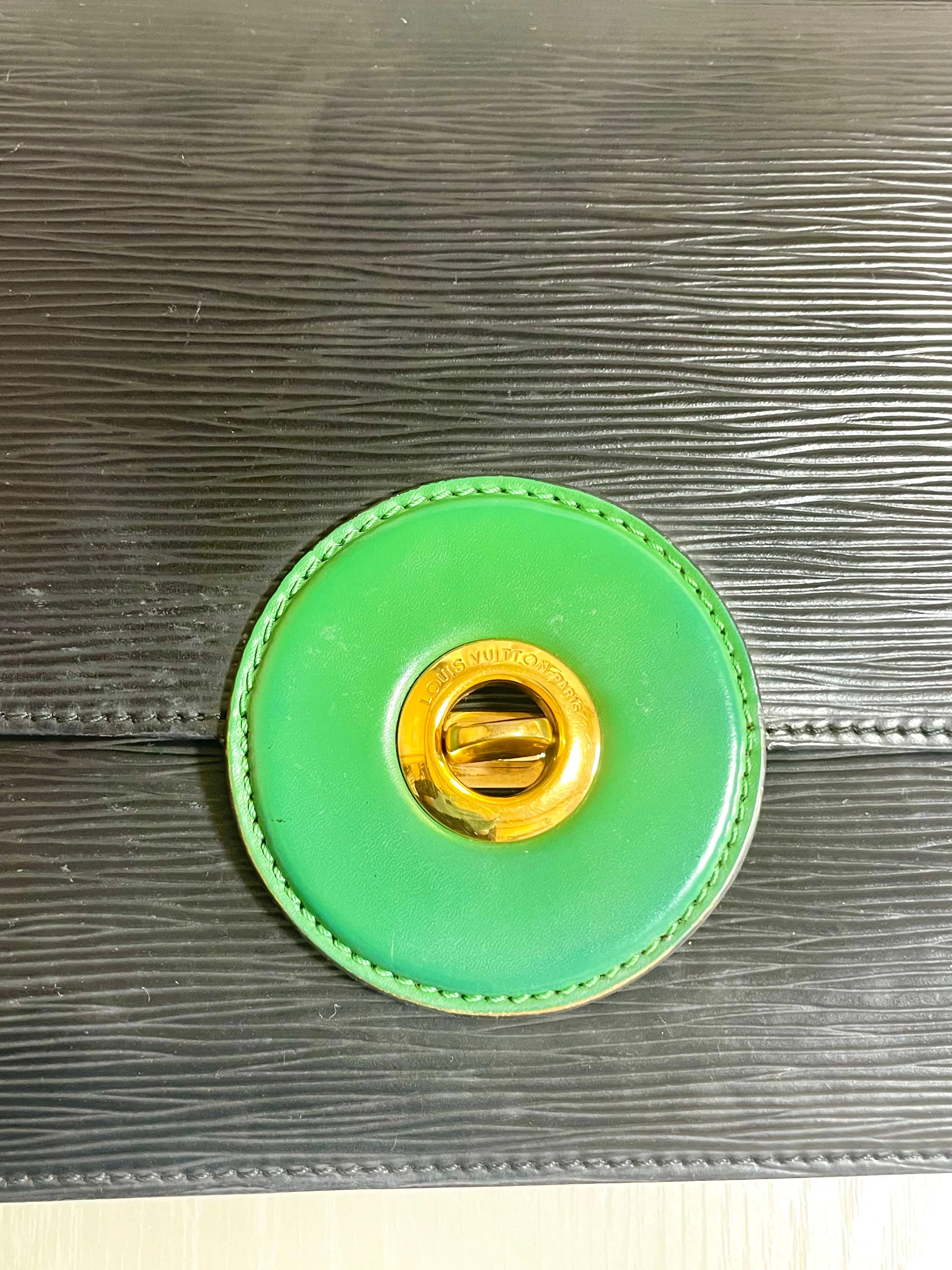 Vintage Louis Vuitton rare black epi mod shoulder bag with green bullseye. Unique epi purse. 0410282