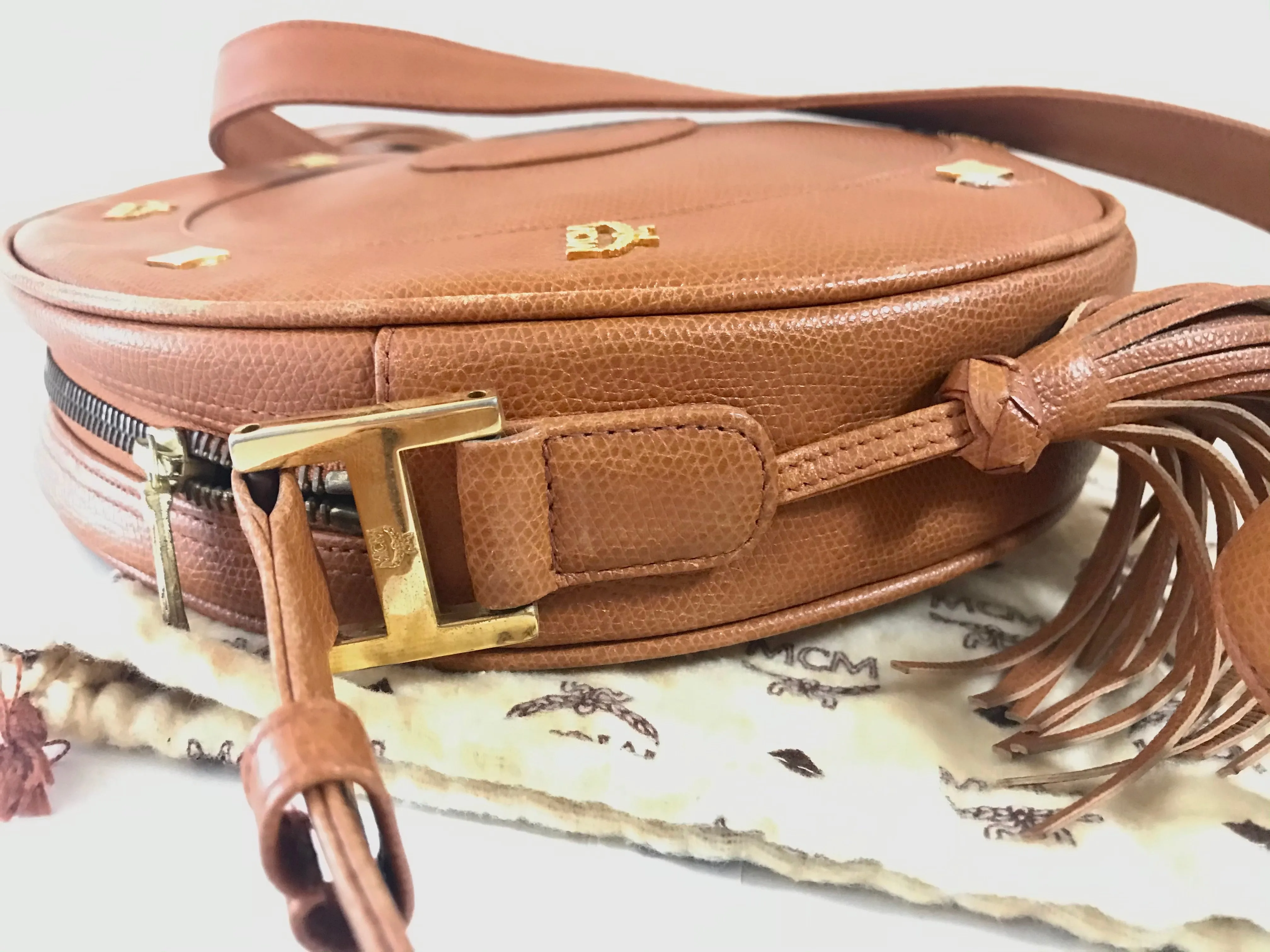 Vintage MCM suzy wong bag, brown grained leather round shoulder bag with studs and fringes. Designed by Michael Cromer. Nature. 060531r8