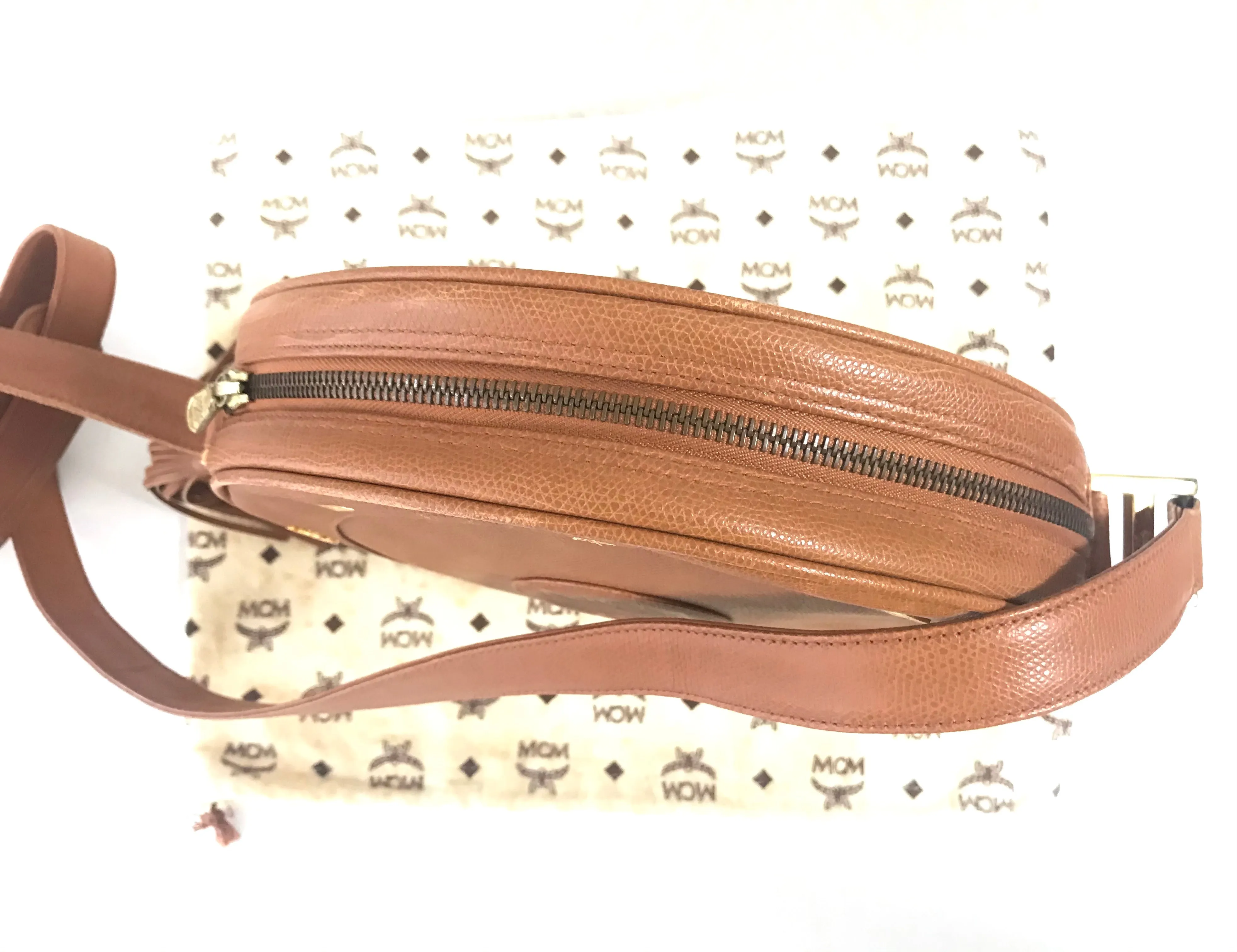 Vintage MCM suzy wong bag, brown grained leather round shoulder bag with studs and fringes. Designed by Michael Cromer. Nature. 060531r8