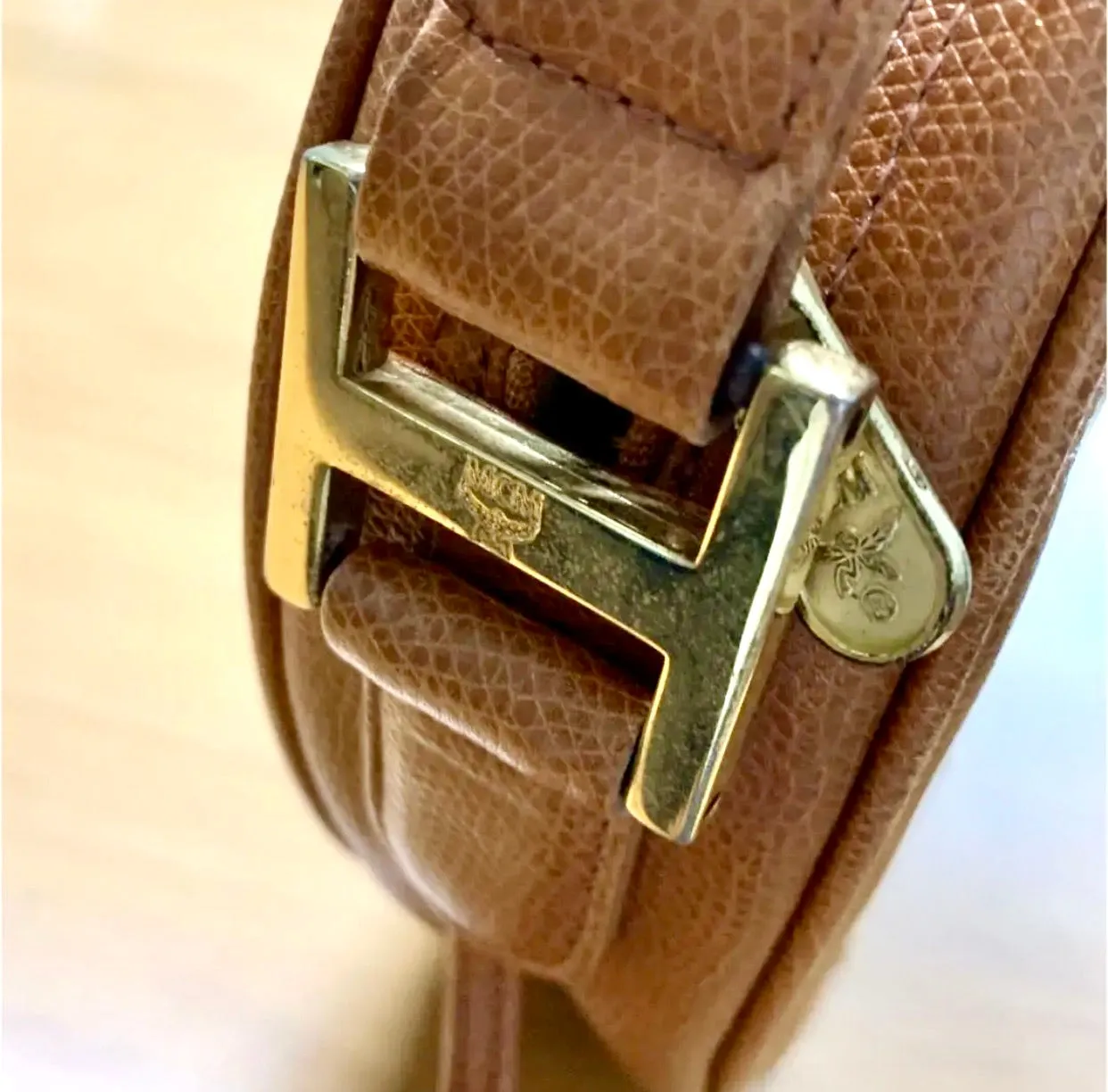 Vintage MCM suzy wong bag, brown grained leather round shoulder bag with studs and fringes. Designed by Michael Cromer. Nature. 060531r8