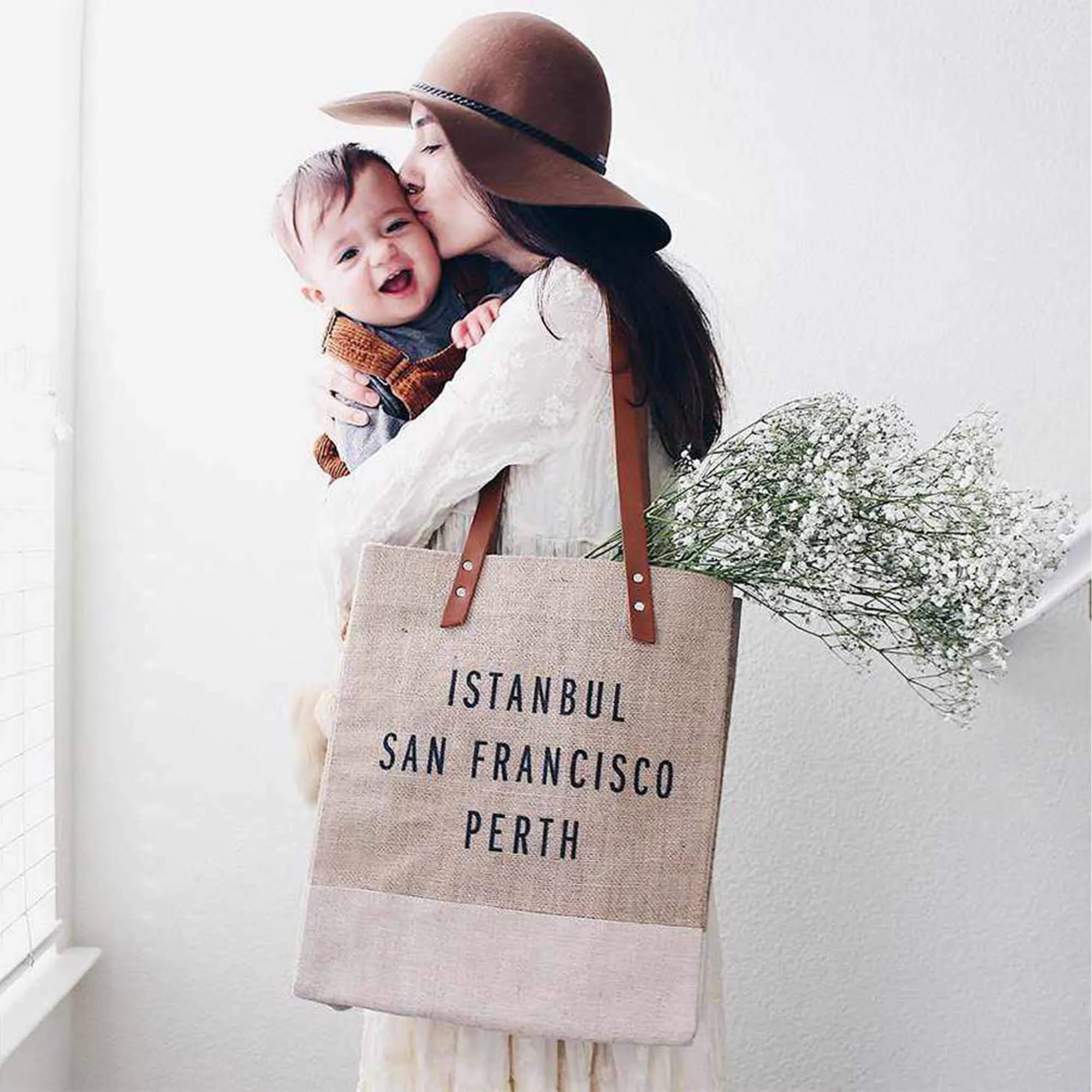 Wine Tote in Natural (033NA)