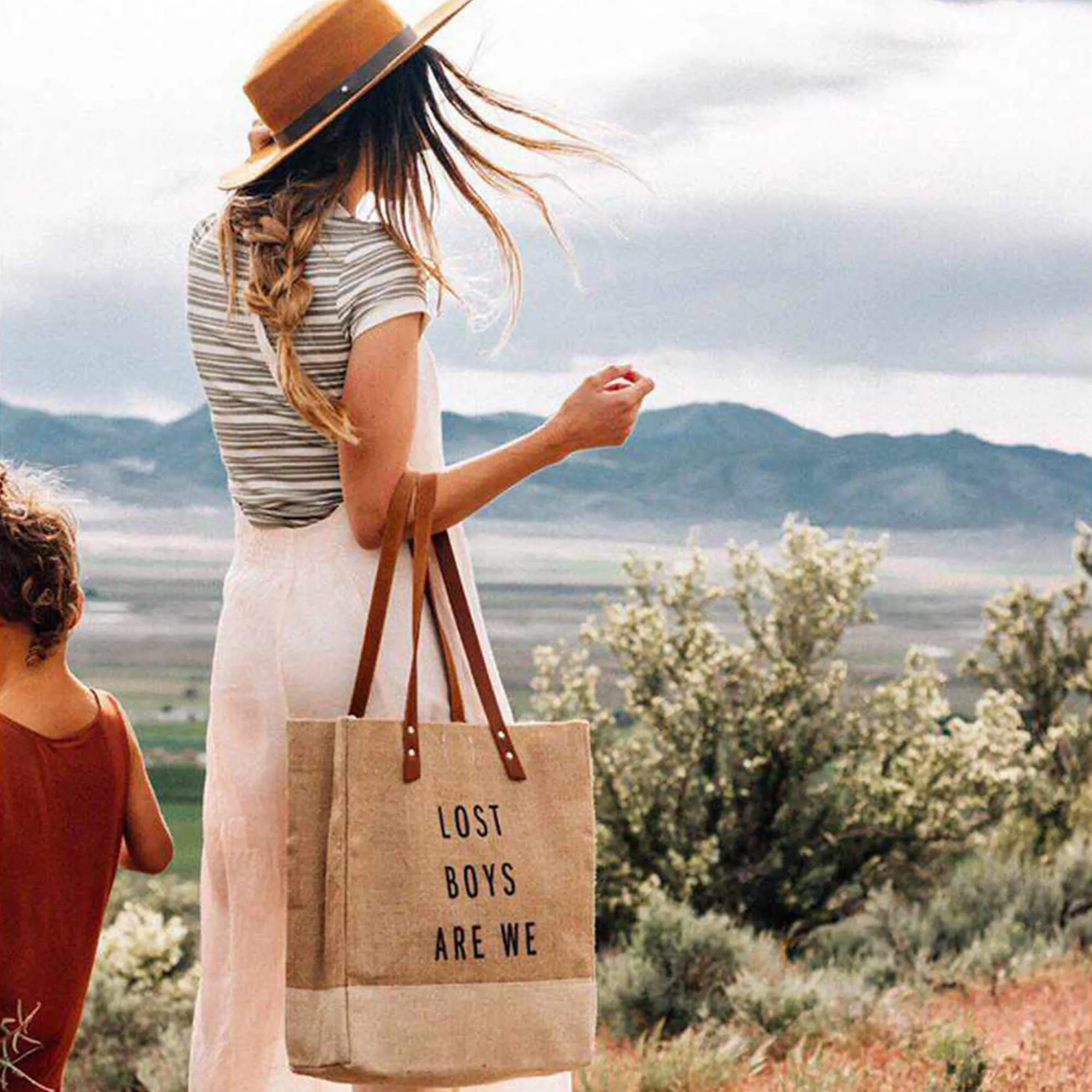 Wine Tote in Natural (033NA)