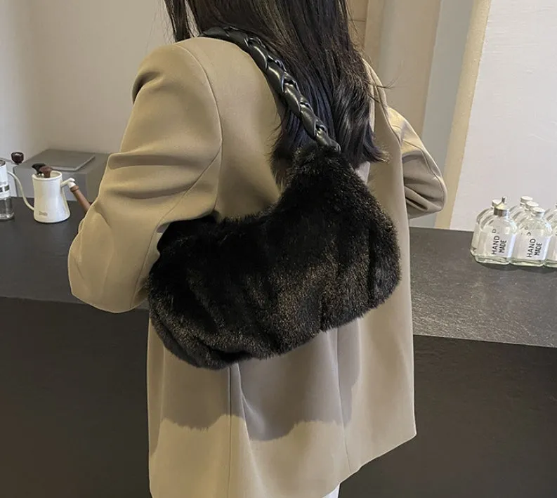 Woven Handbag & Underarm Bag for Women in Winter. Simple, Versatile, Exuding a High-end Sense and Fluffy Shoulder Bag C-241216-3